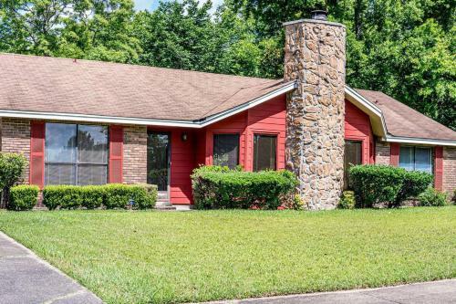 Kid + Pet-friendly Charming Home W/ Contactless Entry