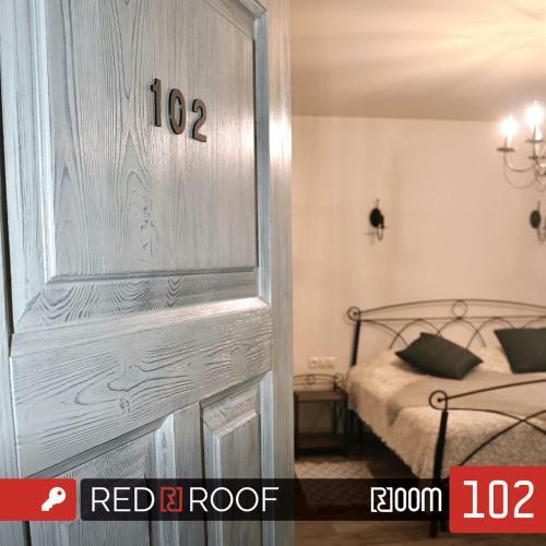Hostal Redroof Country House Hotel