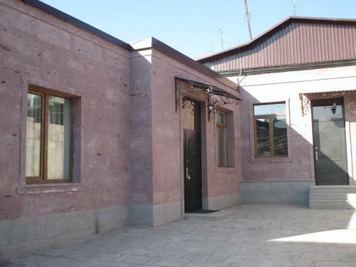 Vari Tun Family Guest House