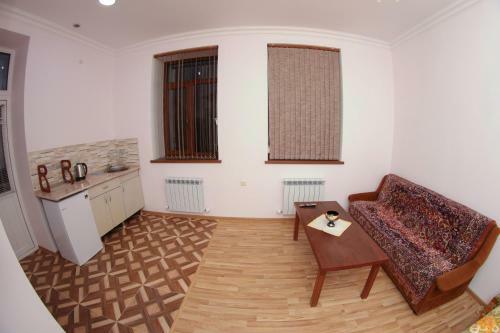 Hostal Vanand Guest House