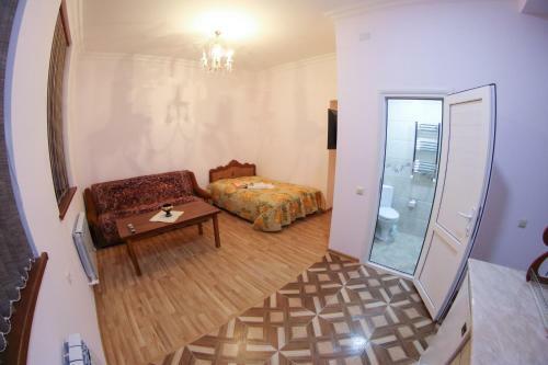 Hostal Vanand Guest House