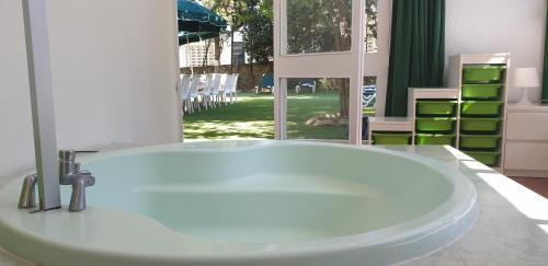 Villa Casa Con Jard�n A 45 Metros de La Playa. Es.