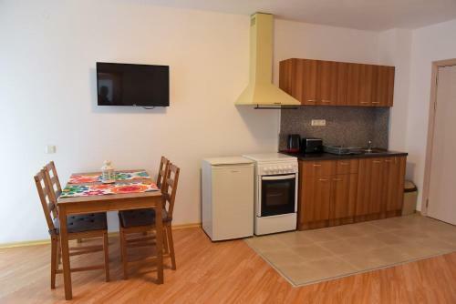 Two Bedroom Apartment In Front Of Gondola