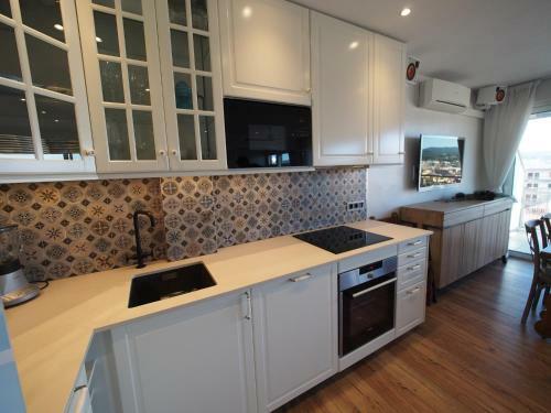 Seafront Apartment In Palam�s