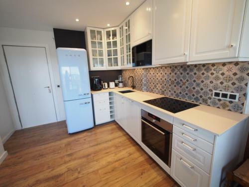 Seafront Apartment In Palam�s