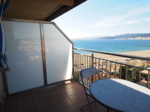Seafront Apartment In Palam�s