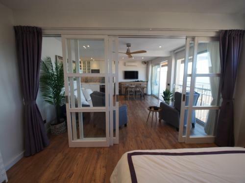 Seafront Apartment In Palam�s