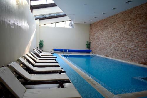Hotel Aspen Ski And Golf Resort