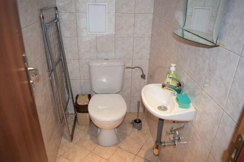 Private Apartment In Prespa