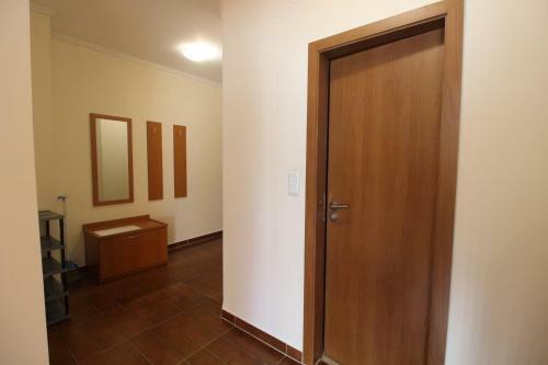 2 Bedroom Apartment Near Gondola