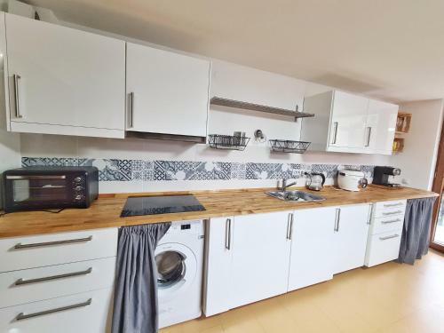 Elegant Apartment Near Gondola