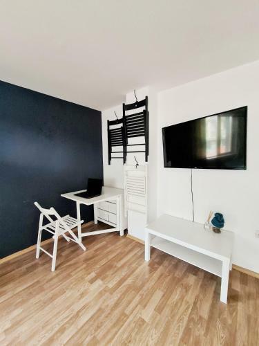 Elegant Apartment Near Gondola