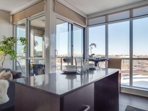 New Sweeping Views Luxury 2br Suite Pool Table, Rooftop Patio, Bbq, Coffee