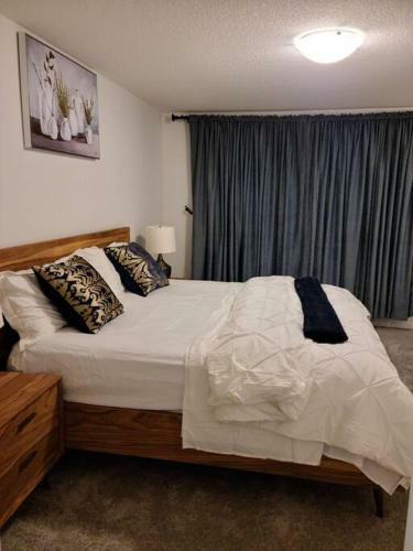 Venza Home, 14 Minutes From Yyc