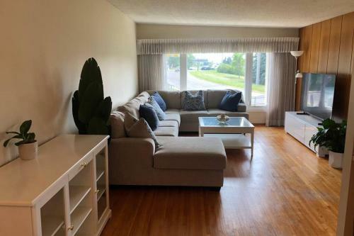 Apartamento Large Private Suite - Downtown, Train, Bus, Airport
