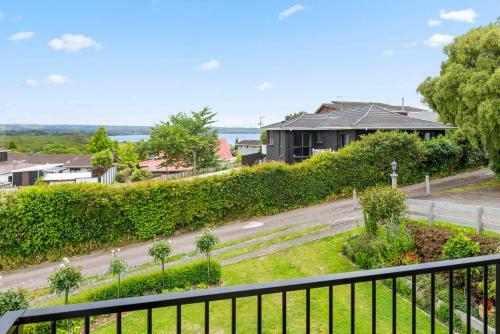 Lake View Lodge - Rotorua Upstairs Holiday Unit
