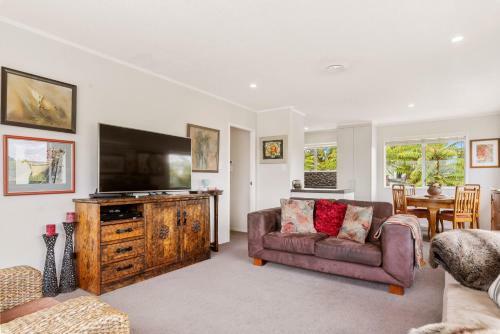 Lake View Lodge - Rotorua Upstairs Holiday Unit