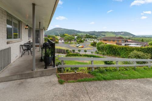 Lake View Lodge - Rotorua Upstairs Holiday Unit