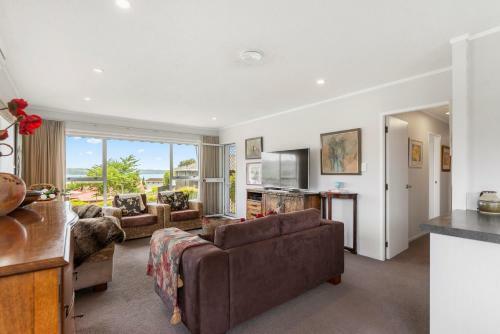 Lake View Lodge - Rotorua Upstairs Holiday Unit
