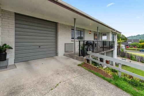 Lake View Lodge - Rotorua Upstairs Holiday Unit