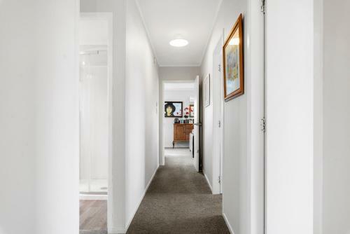 Lake View Lodge - Rotorua Upstairs Holiday Unit