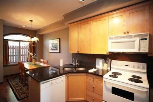 Delightful Chalet 2bd 2ba Pool Hot Tub Bbq Private Entry Park Pass