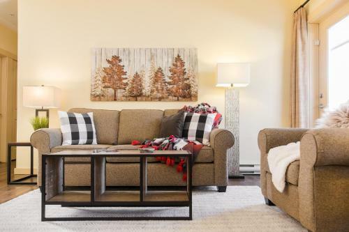 Apartamento Comfy 2 Bdr Mountain Launch Pad, 3 Hot Tubs & Pool, King Bed, Heated Parking