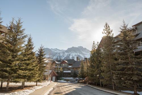 Apartamento Comfy 2 Bdr Mountain Launch Pad, 3 Hot Tubs & Pool, King Bed, Heated Parking