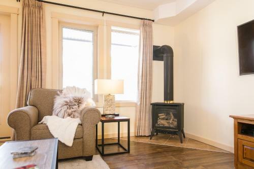 Apartamento Comfy 2 Bdr Mountain Launch Pad, 3 Hot Tubs & Pool, King Bed, Heated Parking