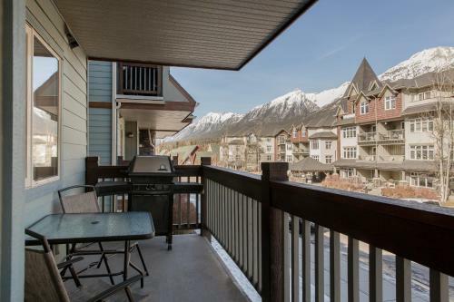 Apartamento Comfy 2 Bdr Mountain Launch Pad, 3 Hot Tubs & Pool, King Bed, Heated Parking