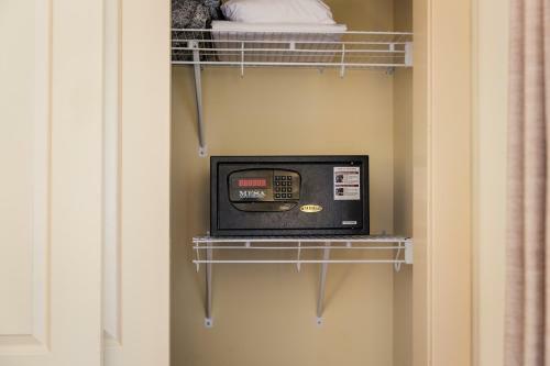 Apartamento Comfy 2 Bdr Mountain Launch Pad, 3 Hot Tubs & Pool, King Bed, Heated Parking