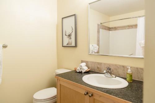 Apartamento Comfy 2 Bdr Mountain Launch Pad, 3 Hot Tubs & Pool, King Bed, Heated Parking