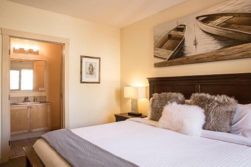 Apartamento Comfy 2 Bdr Mountain Launch Pad, 3 Hot Tubs & Pool, King Bed, Heated Parking
