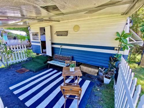 Vintage Caravan Stay In Byron Bay
