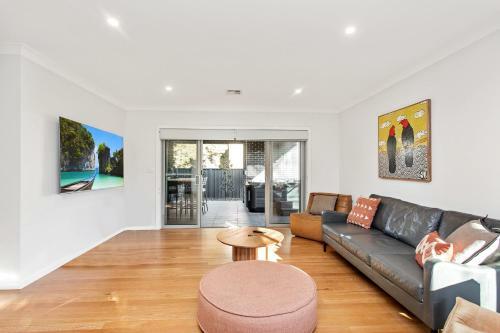 Modern 4-bed House With Jacuzzi 15 Min From Cbd
