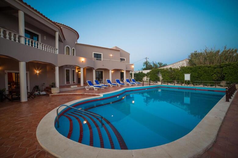 Hotel Albergaria Rosa Montes (.)