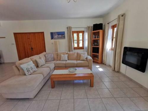 Unique Stonehouse Traditional Villa In Ayia Anna