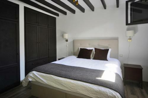 Luxury Villa For 16 People With Seaview, Pool And Bbq