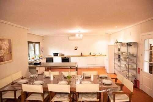 Amplio Chalet Con Piscina De Agua Salada Bbq