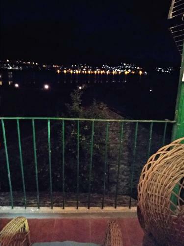 Casa De Pueblo Con Vistas, Pet�n