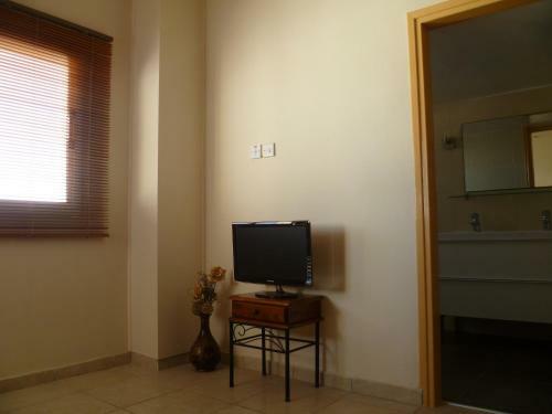 Laura's 2 Bedroom Apartment With Balcony!