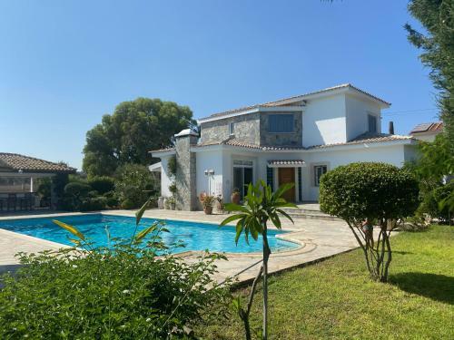 Villa In Ayia Napa With A Pool!