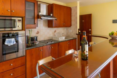 Gold Feathers Apartment