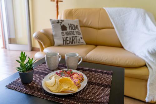Gold Feathers Apartment