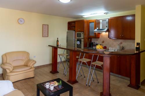 Gold Feathers Apartment