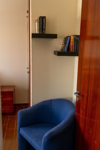 Gold Feathers Apartment