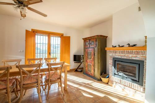 Casa Grande / Rosas Cantares