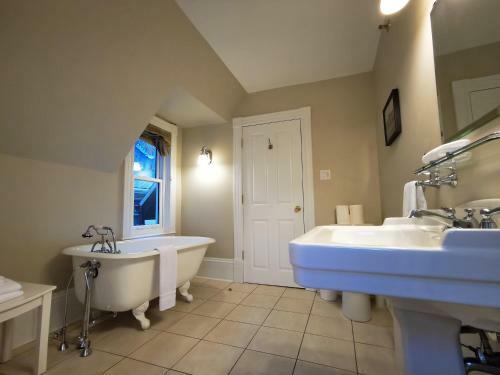 Bed & Breakfast No 1 Grafton Inn