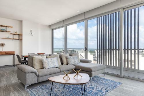 Apartamento Ocean View Condo-beach, Rooftop Pool & Jacuzzi!