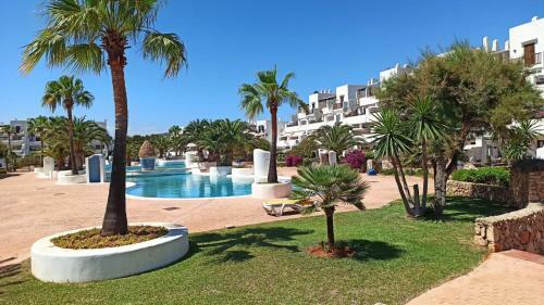 Agradable Chalet Adosado Con Piscinas